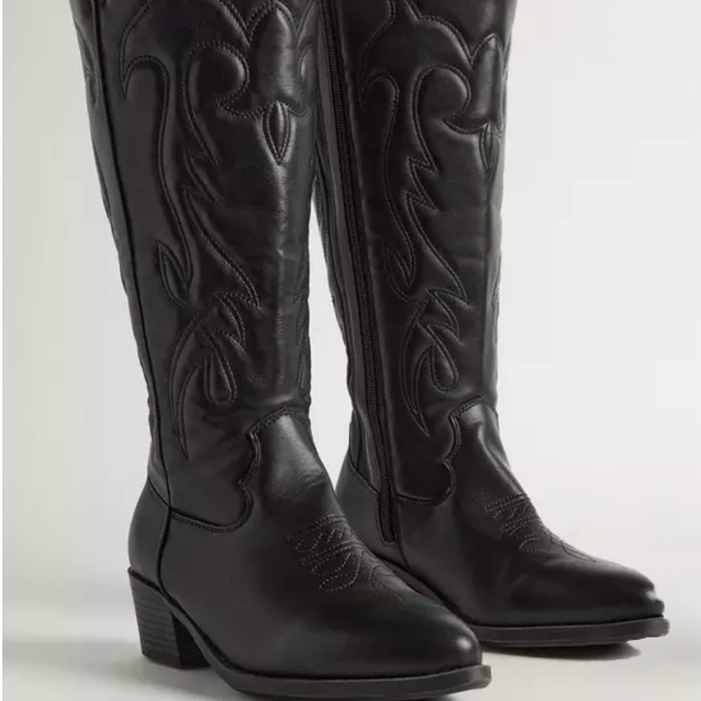 Torrid boots size 9 new with tags never been worn.